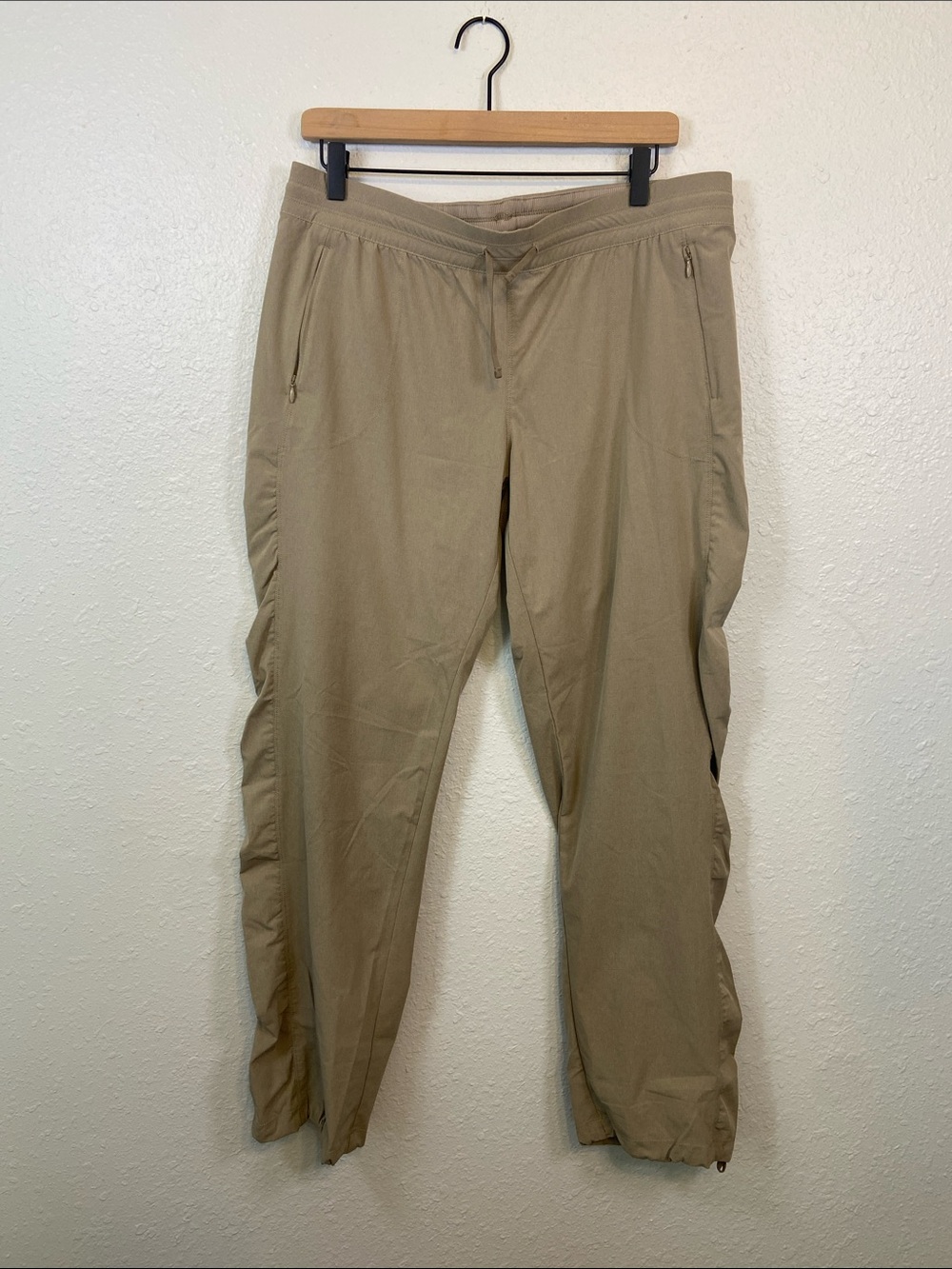 Kuhl Khaki Athletic Athleisure Hiking Freeflex Move Women's Pants Size Large
